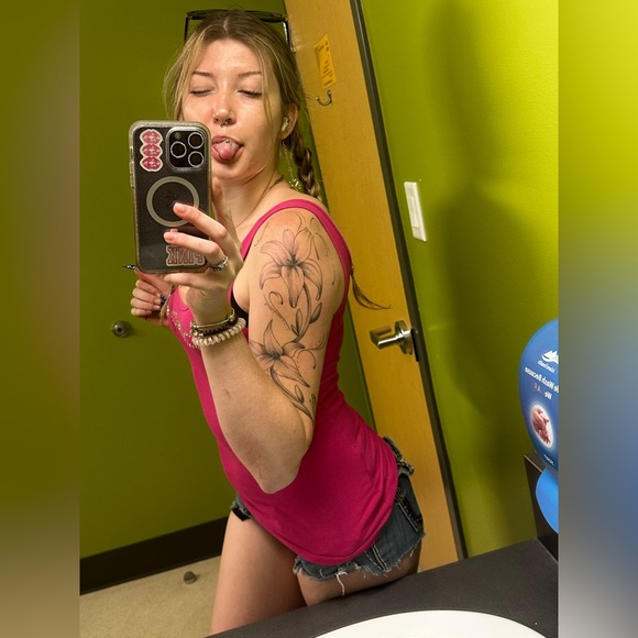 Meet your Posher, Sophia - Picture 2 of 2